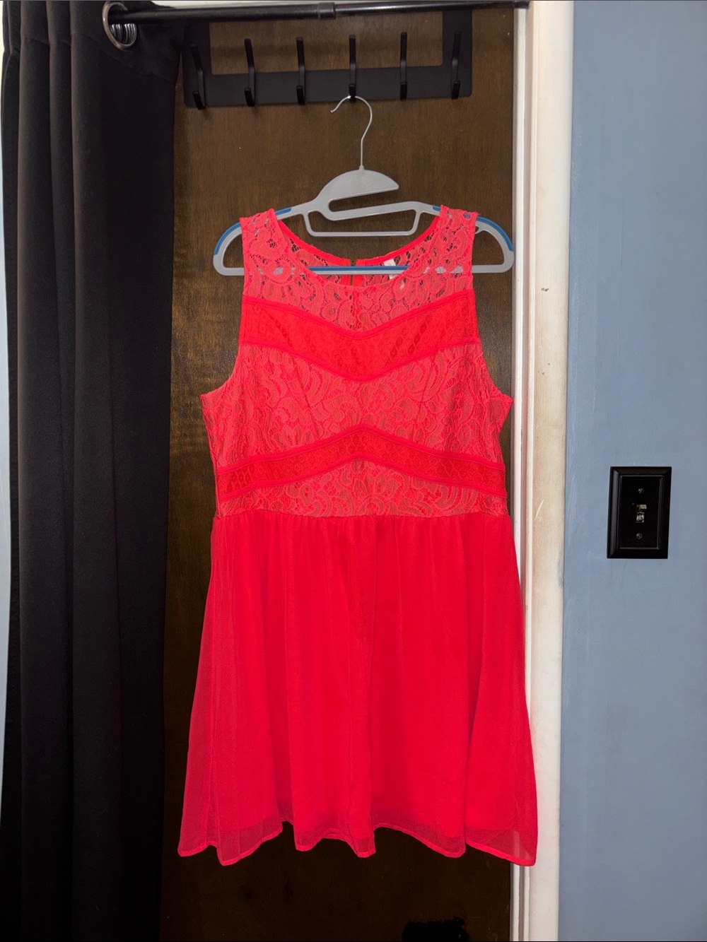 Sleeveless Lace Detail Coral Dress